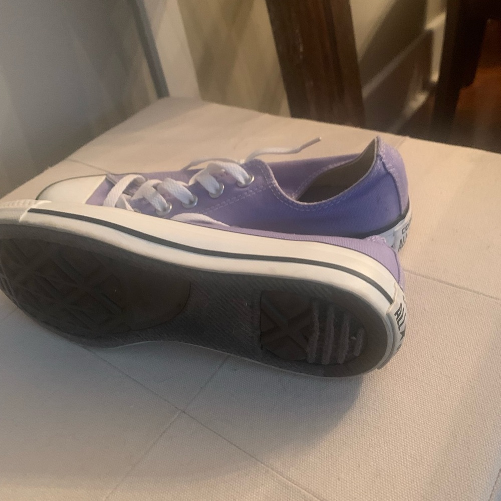 Purple converse in perfect condition!